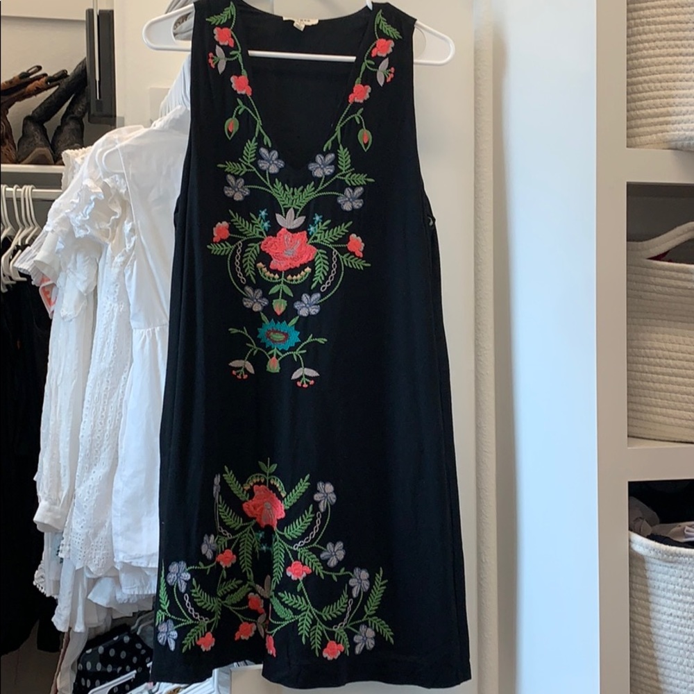Black Sleeveless Embroidered Dress